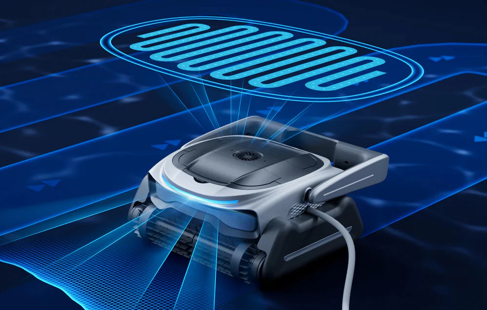 Un robot pentru piscină se deplasează de-a lungul fundului, cu o vizualizare grafică a traseului său de navigație inteligent afișată deasupra dispozitivului