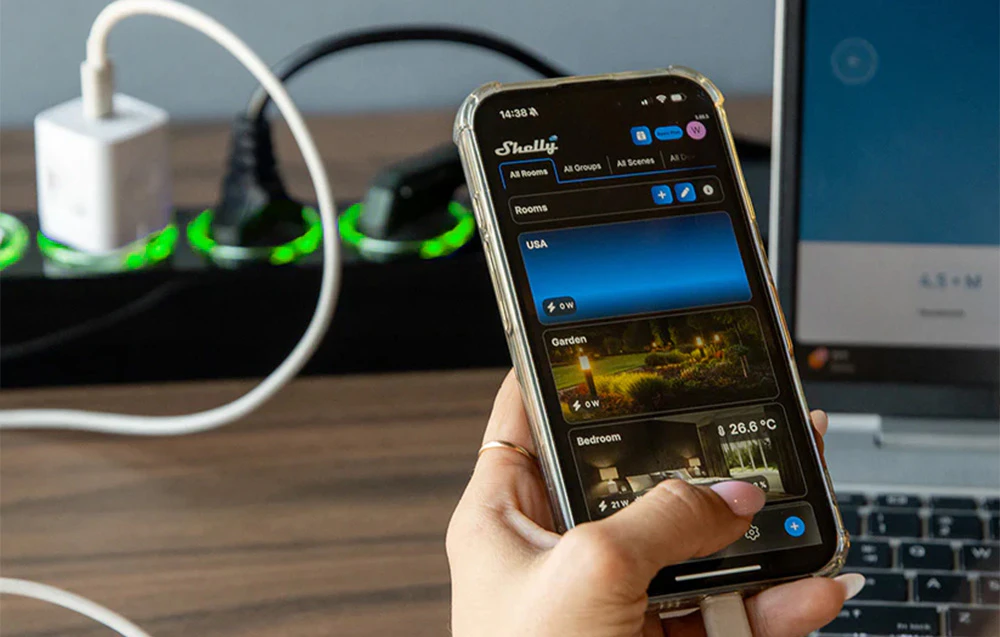 Aplicația pentru smartphone Shelly Smart Control care arată controlul benzii electrice Shelly Power Strip 4 Gen4.