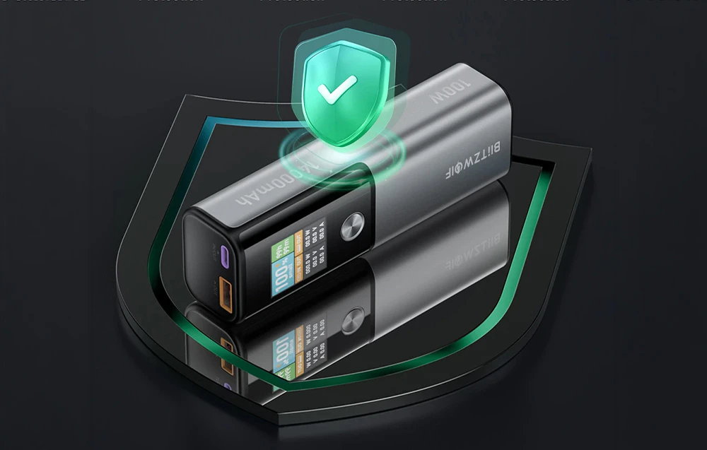 2 baterii externe Blitzwolf pe un fundal verde cu un scut care simbolizează siguranța