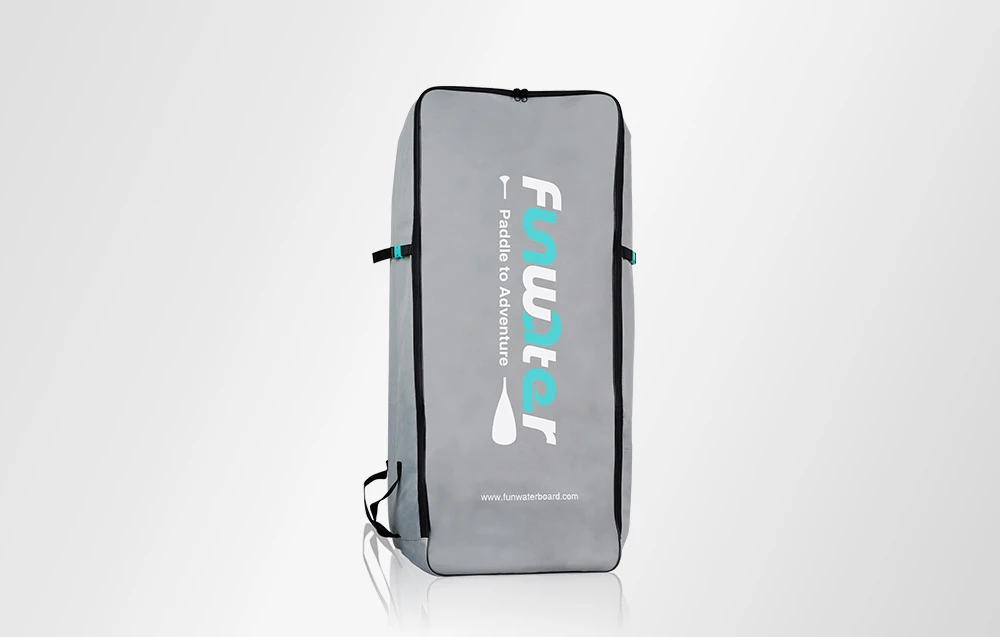 rucsac gri pentru placă de surf, cu logo-ul FunWater pe un fundal deschis