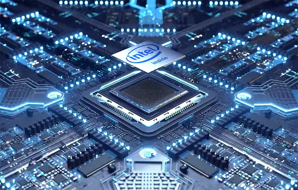 Componente interne ale MINI PC cu procesor Intel vizibil