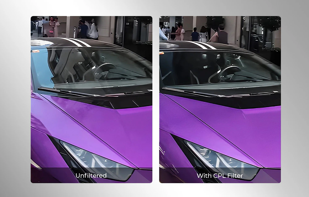 Comparație între fotografii ale unei mașini violet cu și fără filtru CPL, care arată reducerea reflexiilor pe sticlă.