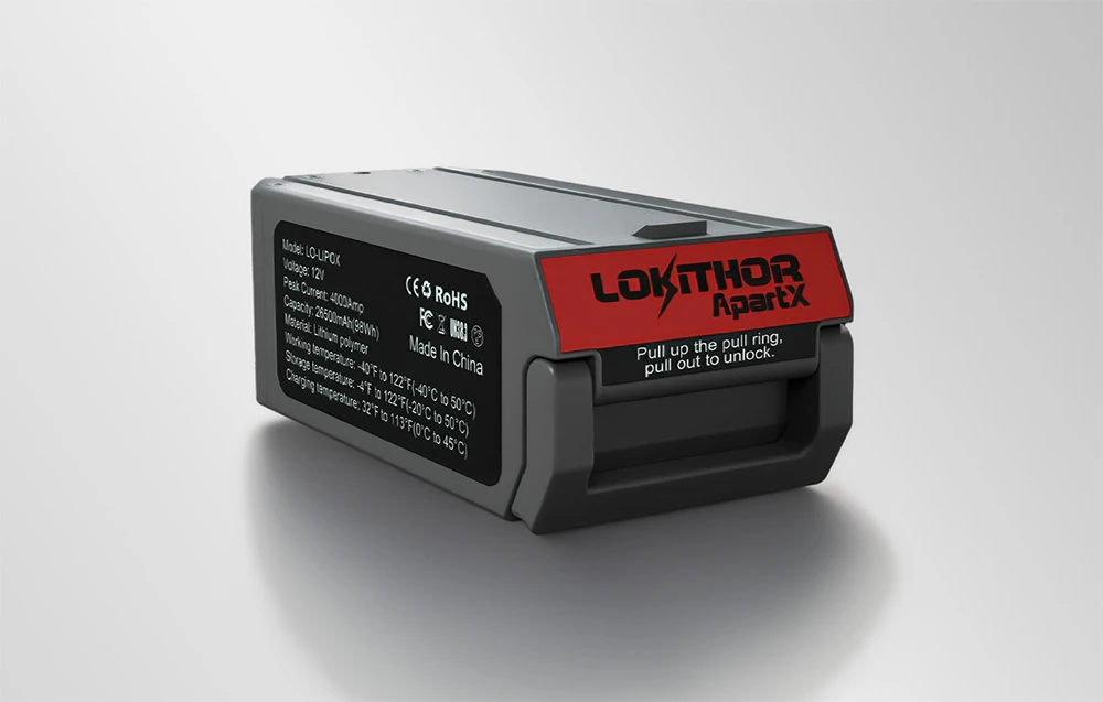Baterie Lokithor pe un fundal deschis