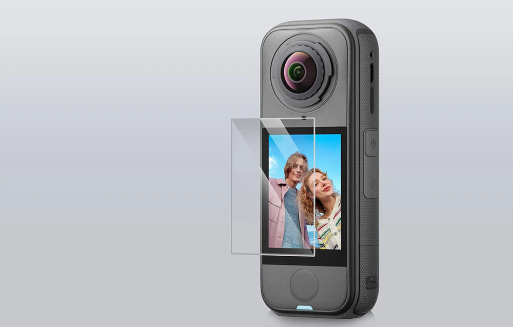 Camera și ecranul Insta360 din sticlă călită pe fundal gri