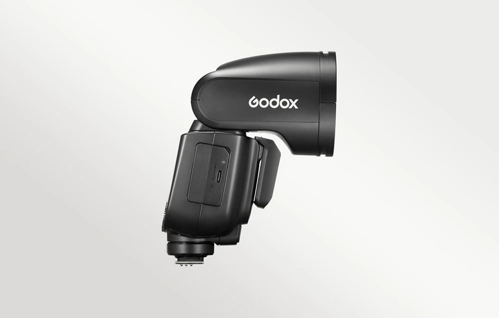 Unitate de bliț Godox V1Pro prezentată în profil, cu portul USB-C și capul vizibile