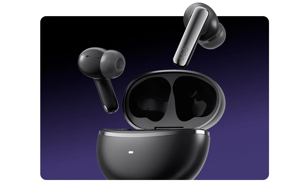 O carcasă de încărcare neagră deschisă, cu două căști wireless plutind deasupra ei, pe un fundal violet