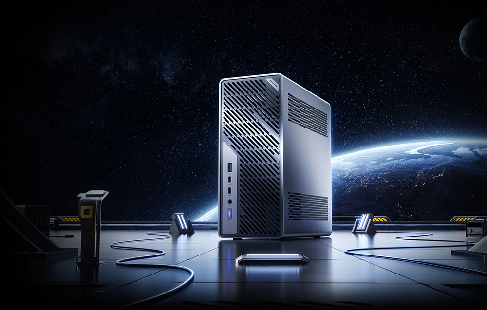 Computer negru pe fundal întunecat, planetă vizibilă în depărtare