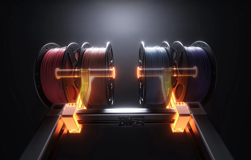 Patru bobine de filament montate pe suportul iluminat din spate al unei imprimante 3D Anycubic
