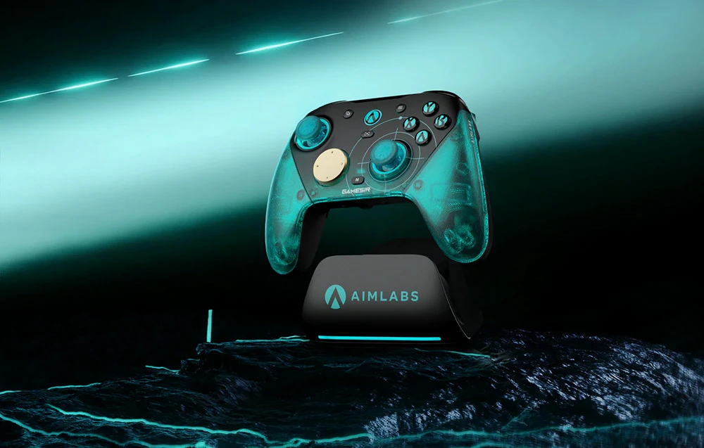 Controler de jocuri fără fir așezat pe stația de andocare AIMLABS pe un fundal întunecat cu iluminare de fundal neon
