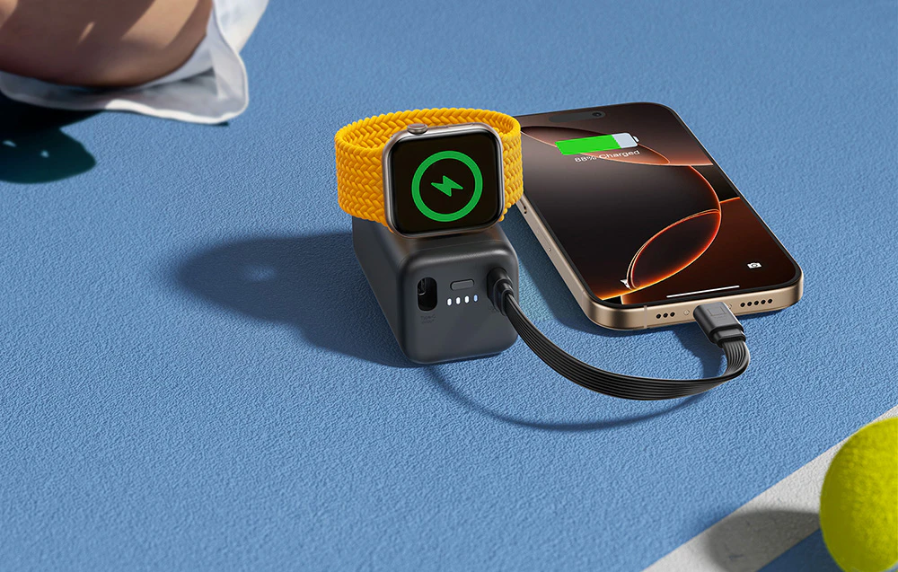 Smartphone și smartwatch conectat la powerbank