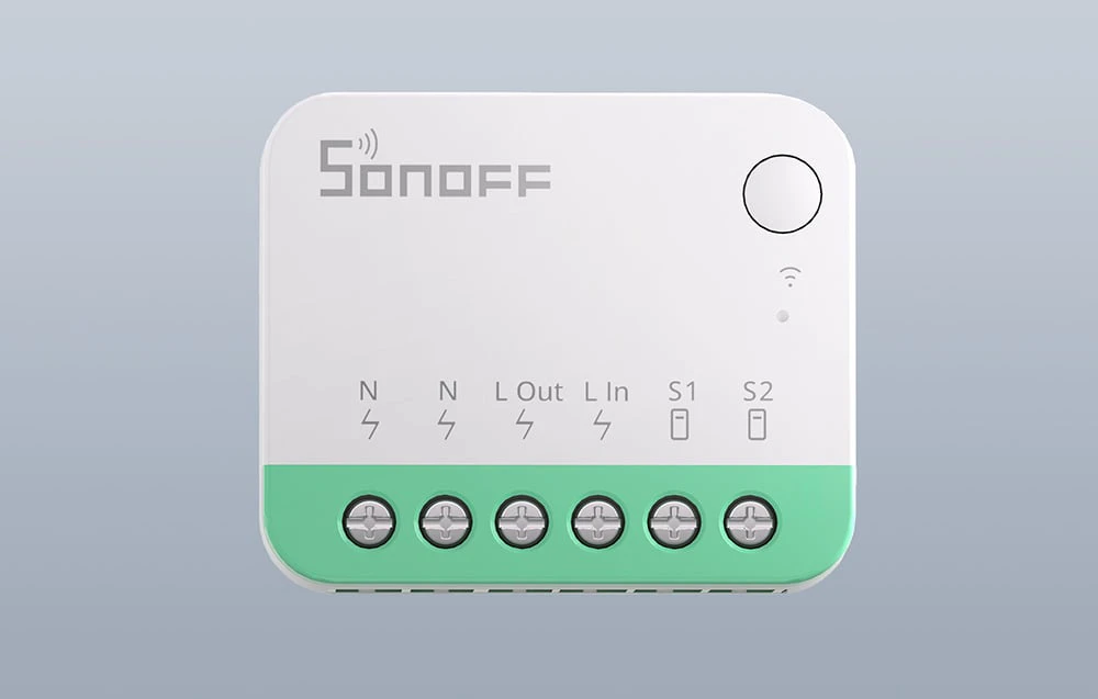 Modul de control Sonoff Mini Extreme cu șase terminale de conectare și un buton pe carcasă