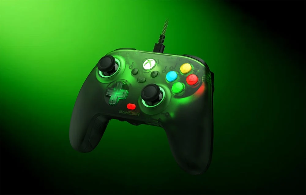Controler de joc cu fir, cu retroiluminare LED, prezentat într-un unghi pe un fundal verde cu gradient