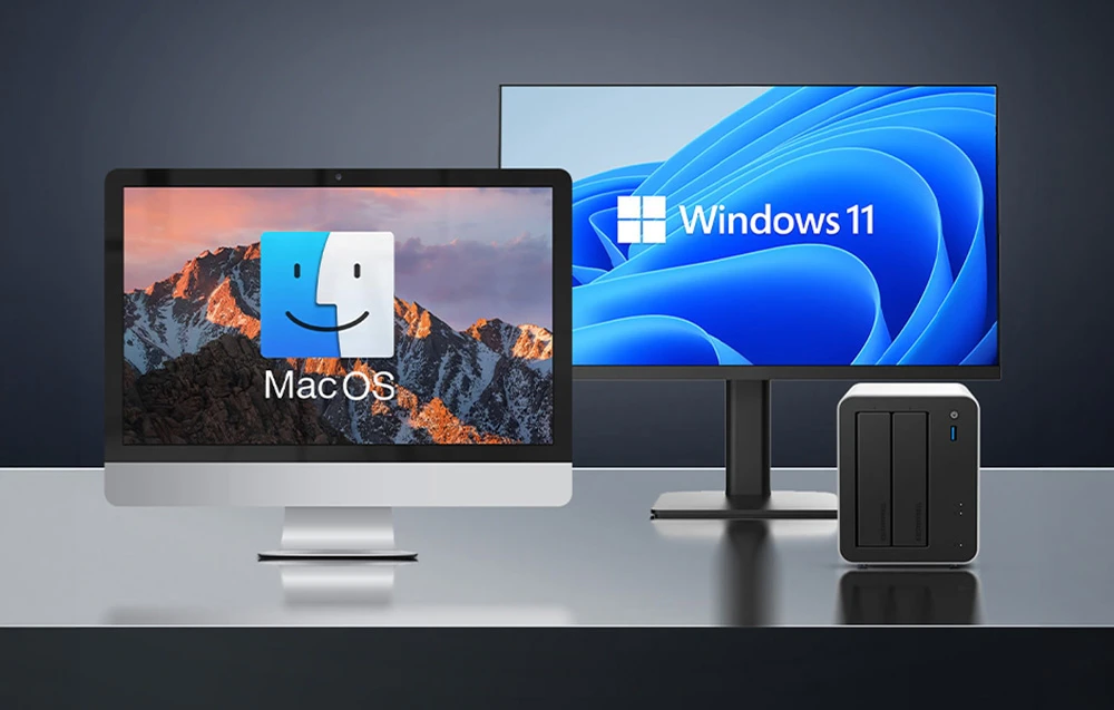 Un computer macOS, un monitor Windows 11 și o carcasă NAS instalate pe un birou