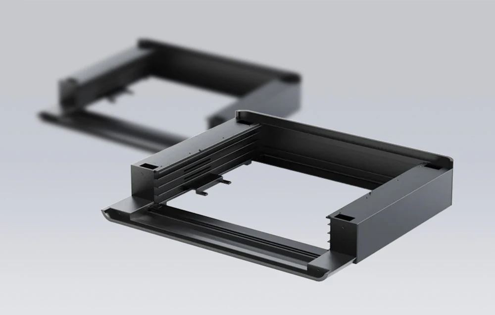Două platforme rotative metalice prezentate din unghiuri diferite pe un fundal gri