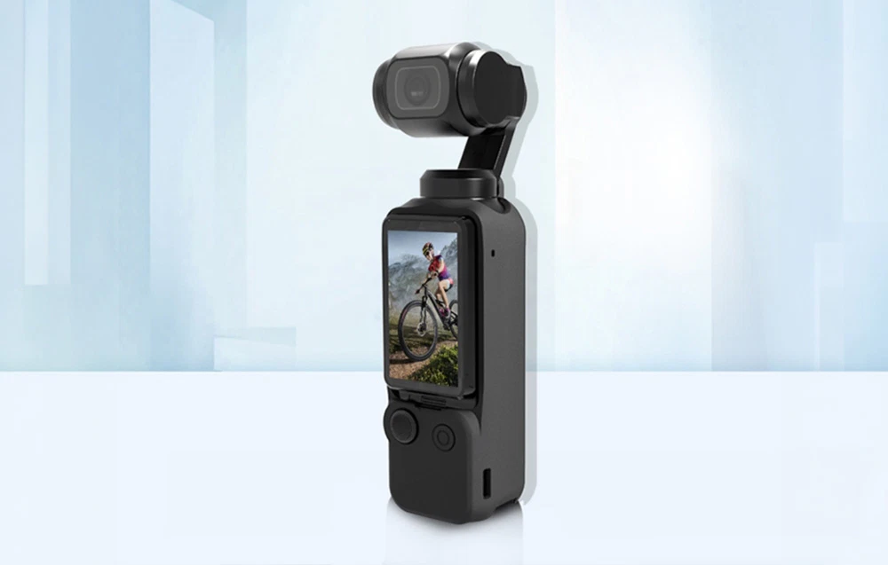 Husă neagră Puluz pentru camera DJI OSMO Pocket 3 pe fundal albastru