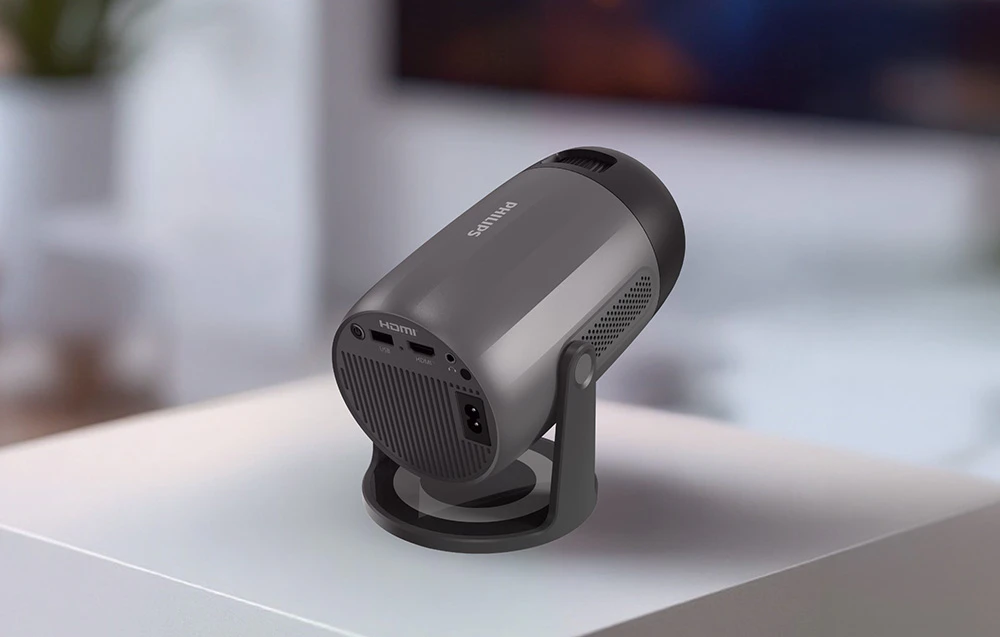 Partea din spate a unui proiector negru PHILIPS pe un fundal alb, cu porturi HDMI și USB vizibile