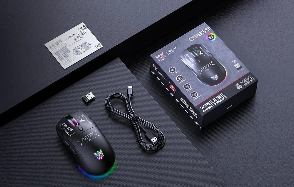 Mouse negru pentru jocuri, cablu, manual pentru receptor și cutie pe baze negre