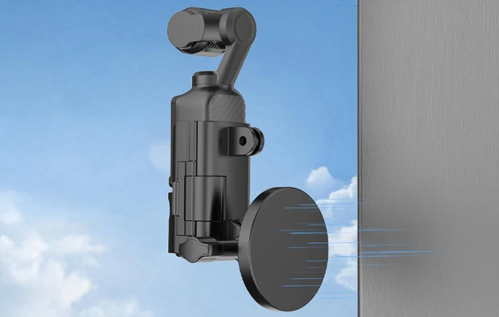 Suport magnetic Puluz cu o cameră DJI Osmo Pocket 3, atașat orizontal pe o suprafață metalică pe un fundal de cer