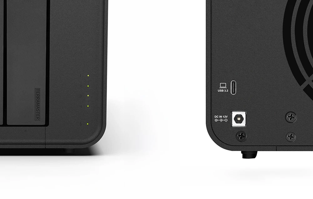 Prim-plan al LED-urilor de stare de pe partea frontală și al portului USB 3.2 și al mufei de alimentare de pe partea din spate a dispozitivului