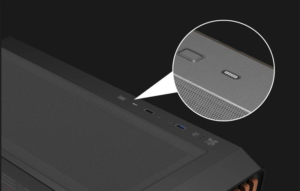 Detaliu al portului USB-C și al butonului de resetare pe o carcasă de computer neagră.