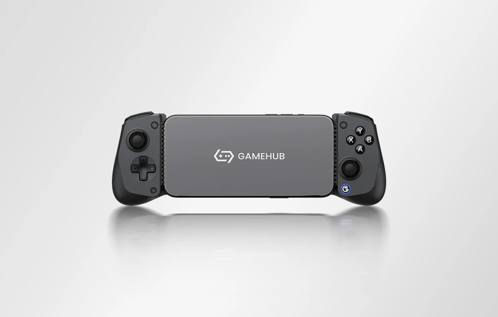 onsolă cu controlerele atașate și cuvântul GAMEHUB pe ecran, vizibil pe un fundal deschis
