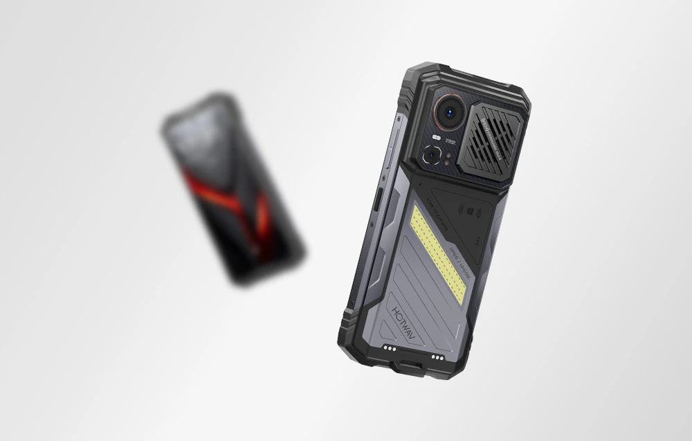 Partea din spate a smartphone-ului robust HOTWAV în zbor, arătând camera de 108 MP și difuzorul mare.