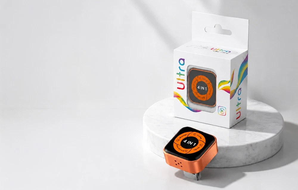 Un adaptor wireless Ultra 4-în-1 așezat lângă ambalajul său alb pe o platformă
