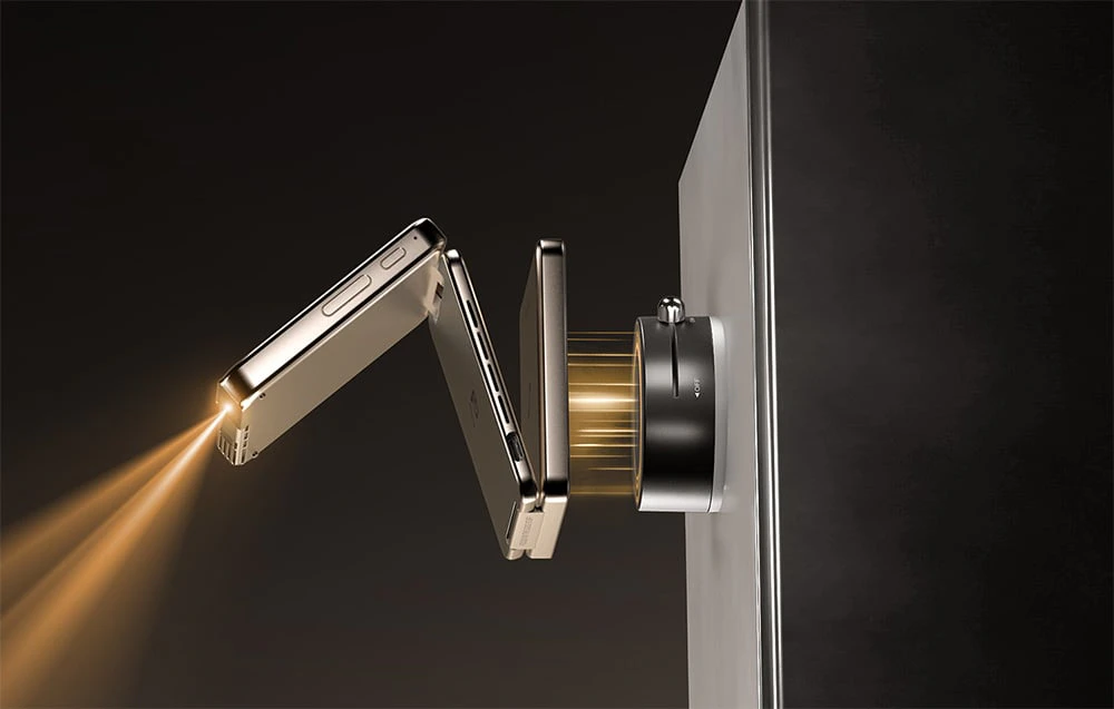 Proiectorul Zip montat pe perete cu un suport magnetic