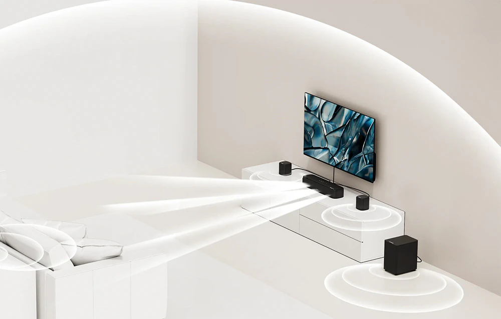 Sufragerie modernă cu televizor, difuzoare, subwoofer și soundbar sub un dom alb