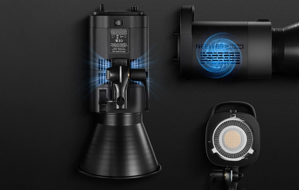 Lampa neagră prezentată din diferite unghiuri, cu orificii de ventilație vizibile, un suport de montare și un difuzor de lumină.