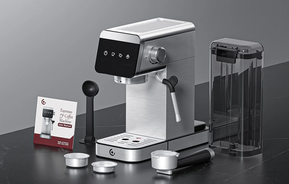 O mașină de espresso cu accesorii incluse, manual de utilizare și rezervor de apă