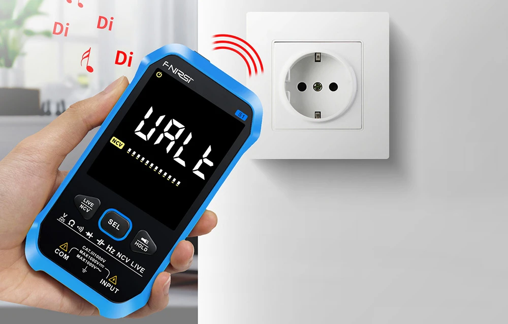 Multimetru digital FNIRSI S1 primind semnal de la o priză