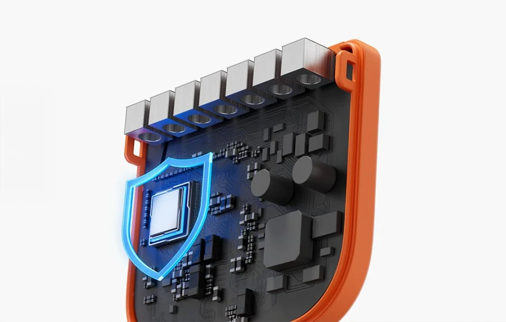 Secțiune transversală a modulului SwitchBot care prezintă placa electronică, cipul protejat de ecran și terminalele