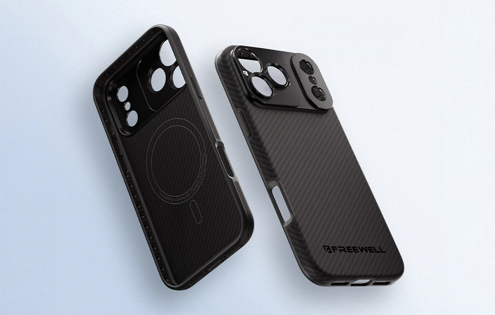 Partea din față și din spate a carcasei Freewell cu model din carbon și sistem MagSafe care prezintă suportul pentru obiective pentru iPhone