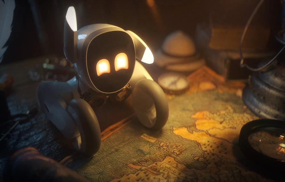 Robotul interactiv Loona pe un birou într-o cameră întunecată