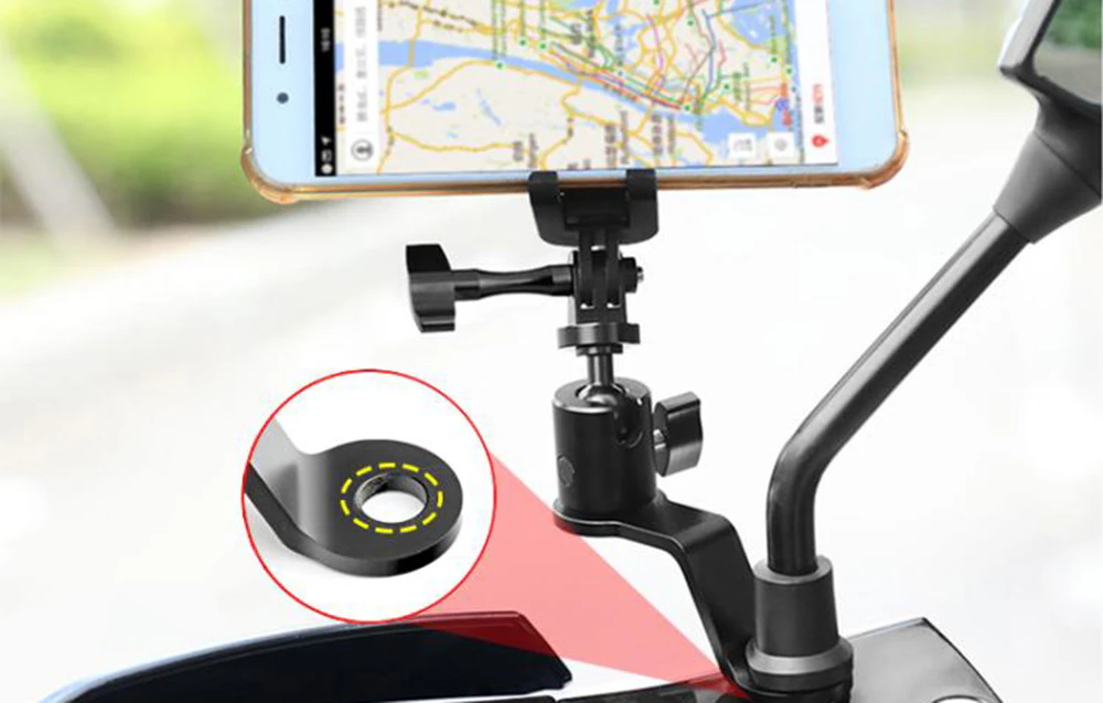 Smartphone cu hartă pe suport pentru motocicletă cu mecanism de prindere cu zoom