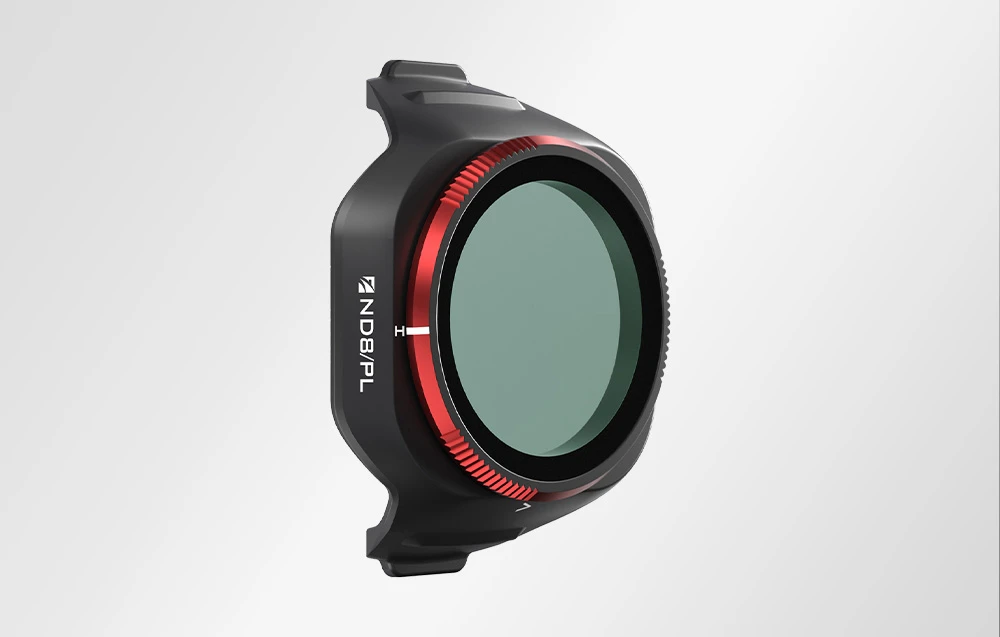 Filtru ND8/PL amplasat lateral, pe un fundal luminos.