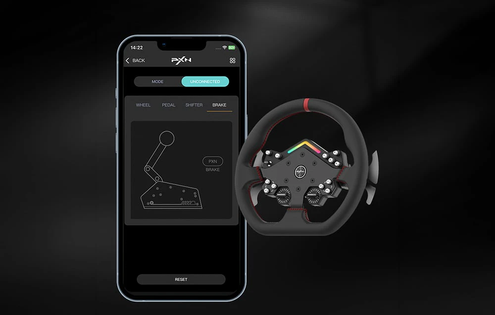 Smartphone cu aplicația PXN pentru configurarea frânei lângă un volan de curse sportiv cu iluminare colorată
