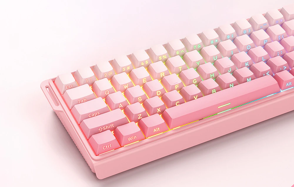 Tastatură roz cu retroiluminare colorată pe fundal roz