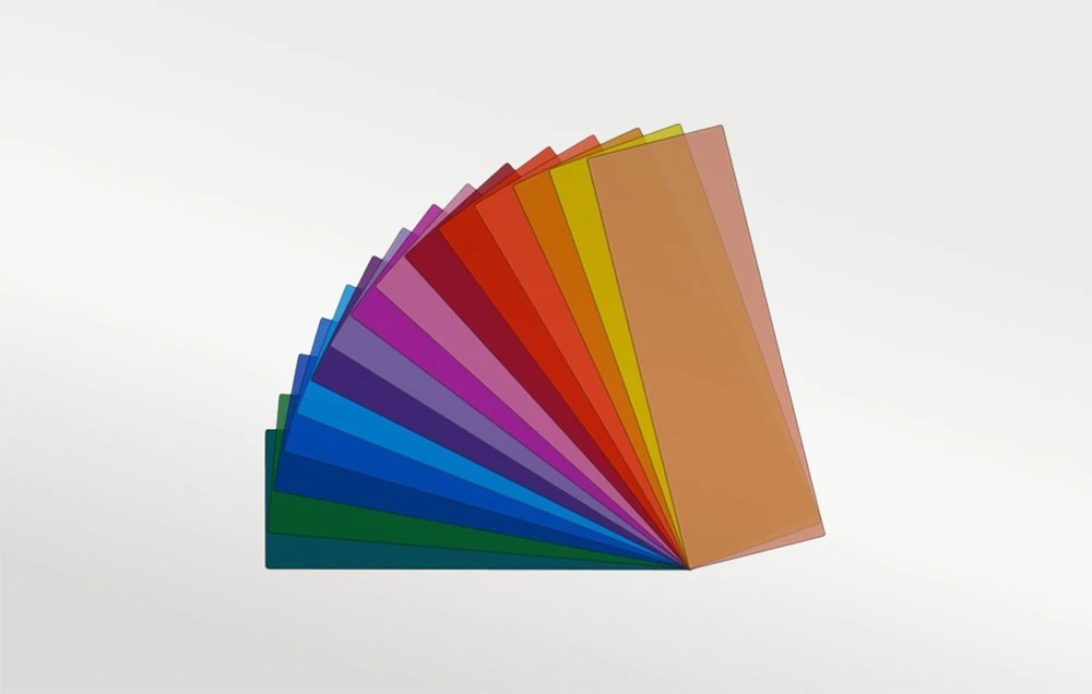 1.jpg Filtre multicolore, transparente, dispuse în formă de evantai.