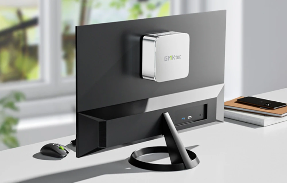 Monitor negru cu Mini PC montat pe spate.
