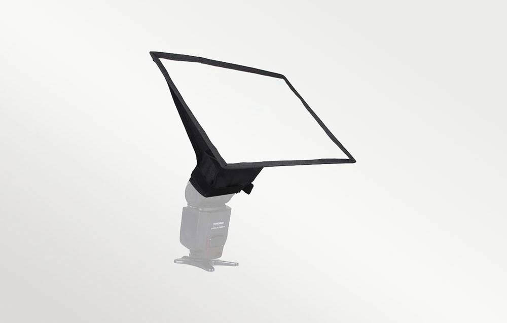 Modificator de lumină cu difuzor pentru bliț