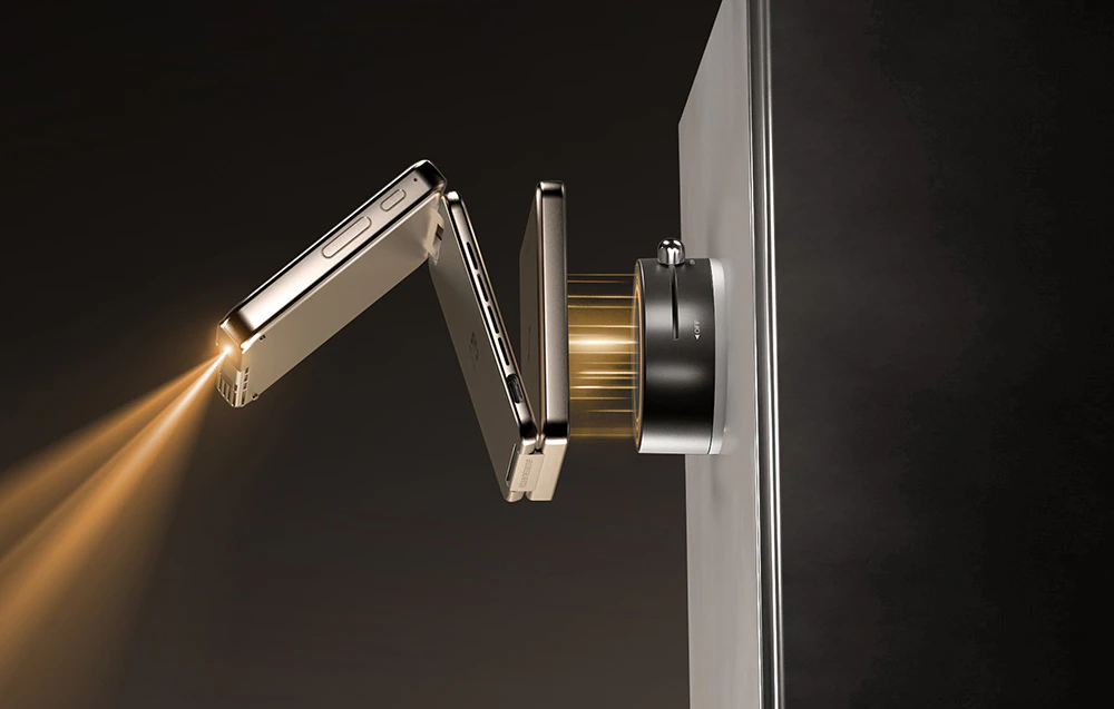 Proiector Zip auriu montat pe perete cu un suport magnetic