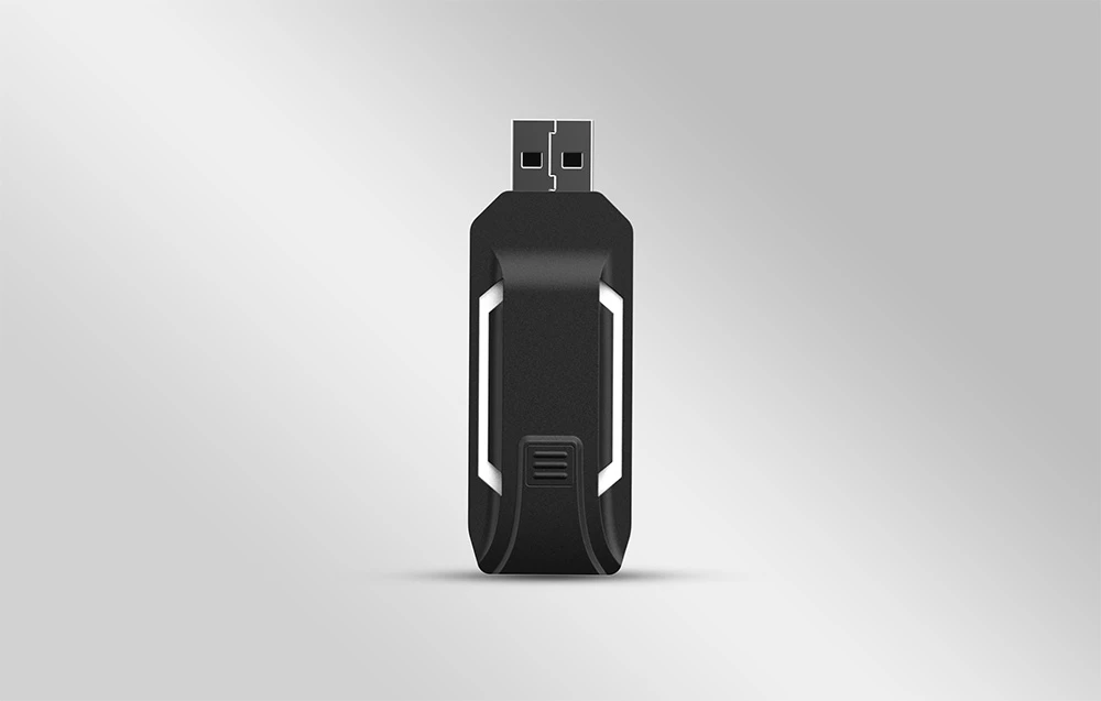 Vedere din spate a unui adaptor USB negru pe fond gri