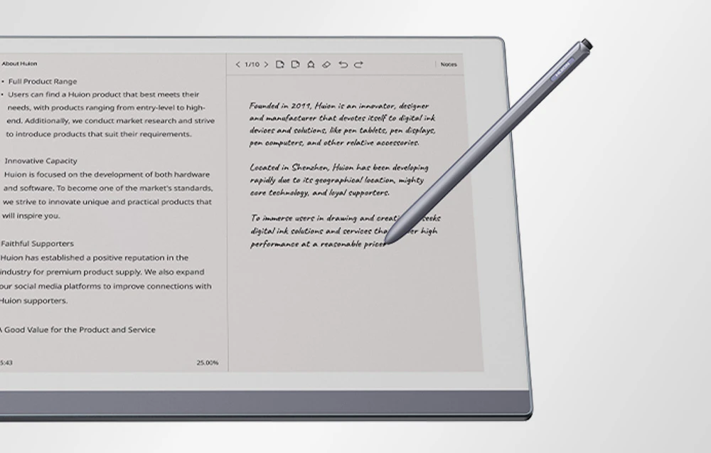 Prim plan al ecranului tabletei Huion cu text afișat și stylus sprijinit pe ecran.