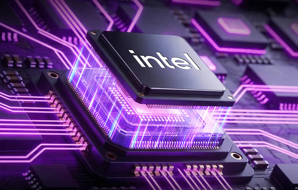 Prim-plan al unui procesor Intel modern montat într-un soclu pe o placă de bază violetă cu contacte vizibile