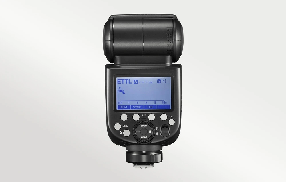 Panoul din spate al blițului Godox, cu ecran LCD retroiluminat, butoane de control și un selector rotativ