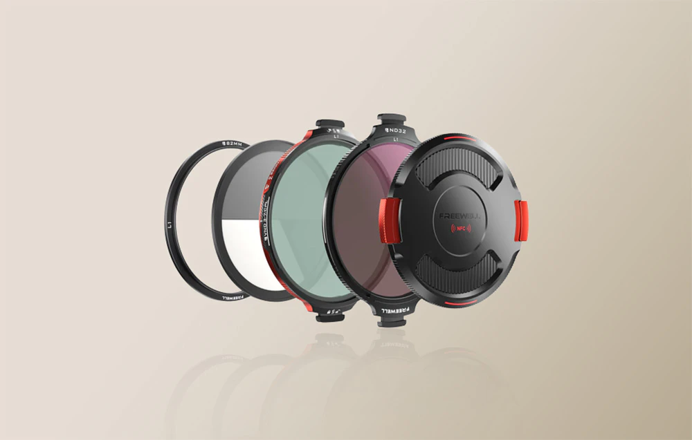 Set de filtre Freewell NFC și capac pe un fundal luminos.