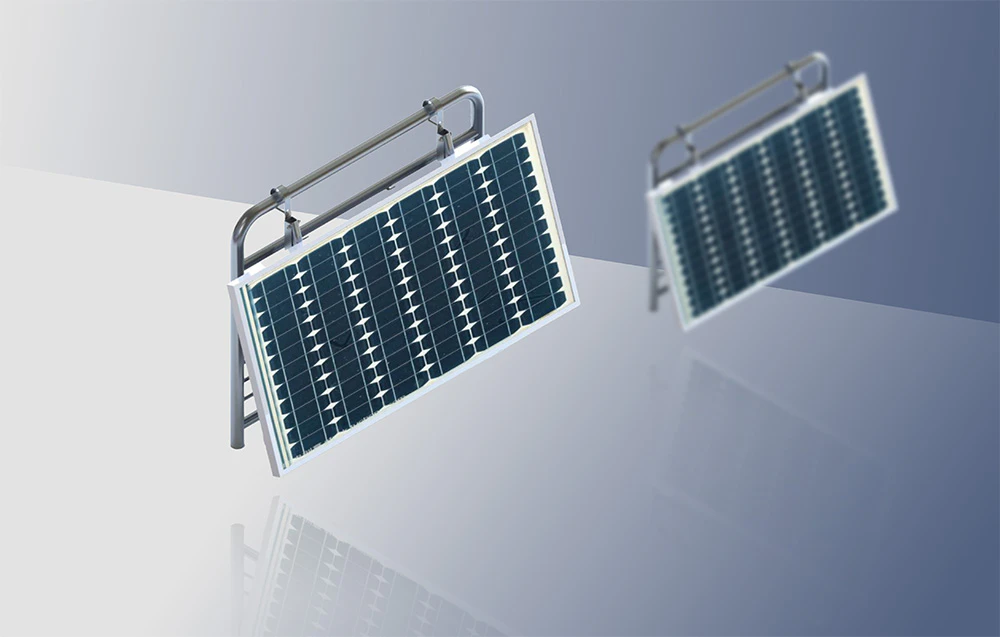 Două balustrade cu panouri fotovoltaice atașate pe fundal albastru