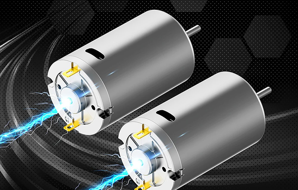 Două motoare electrice argintii cu fulgere albastre care simbolizează puterea de a conduce barca cu momeli